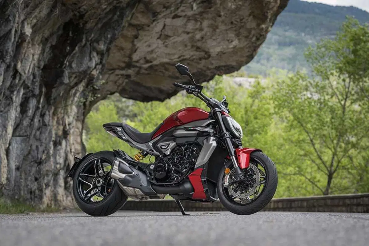 La cruiser da MotoGP! Abbiamo guidato la nuova Ducati XDiavel V4 [VIDEO] (37)