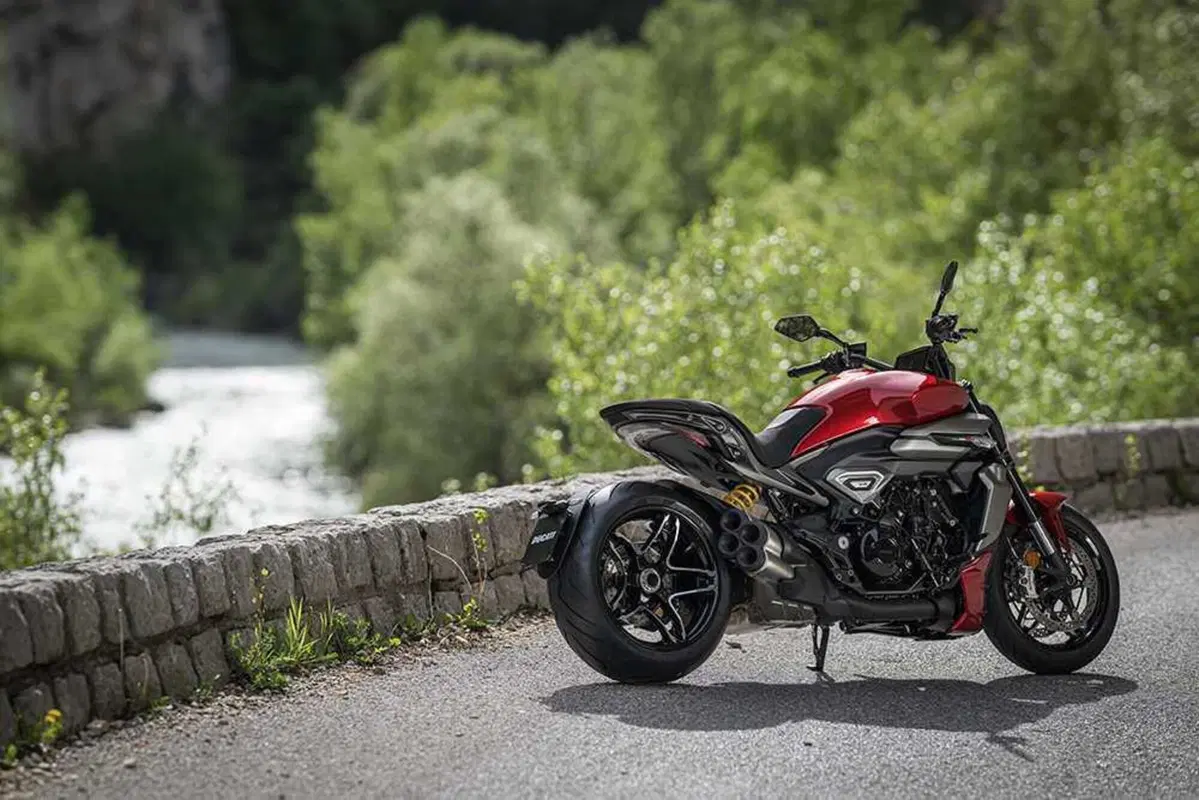 La cruiser da MotoGP! Abbiamo guidato la nuova Ducati XDiavel V4 [VIDEO] (40)