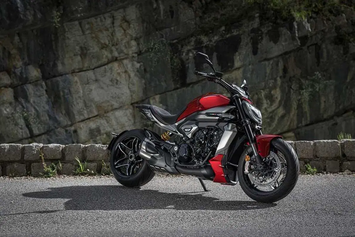 La cruiser da MotoGP! Abbiamo guidato la nuova Ducati XDiavel V4 [VIDEO] (54)