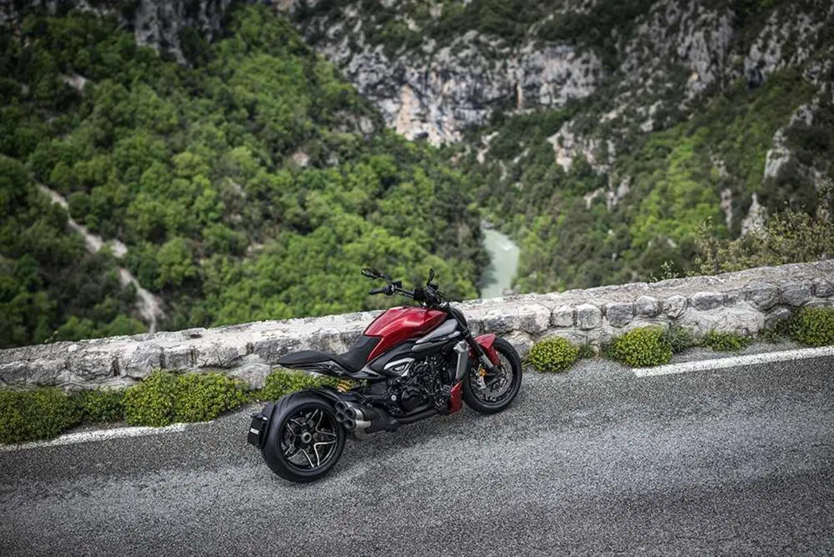 La cruiser da MotoGP! Abbiamo guidato la nuova Ducati XDiavel V4 [VIDEO] (101)