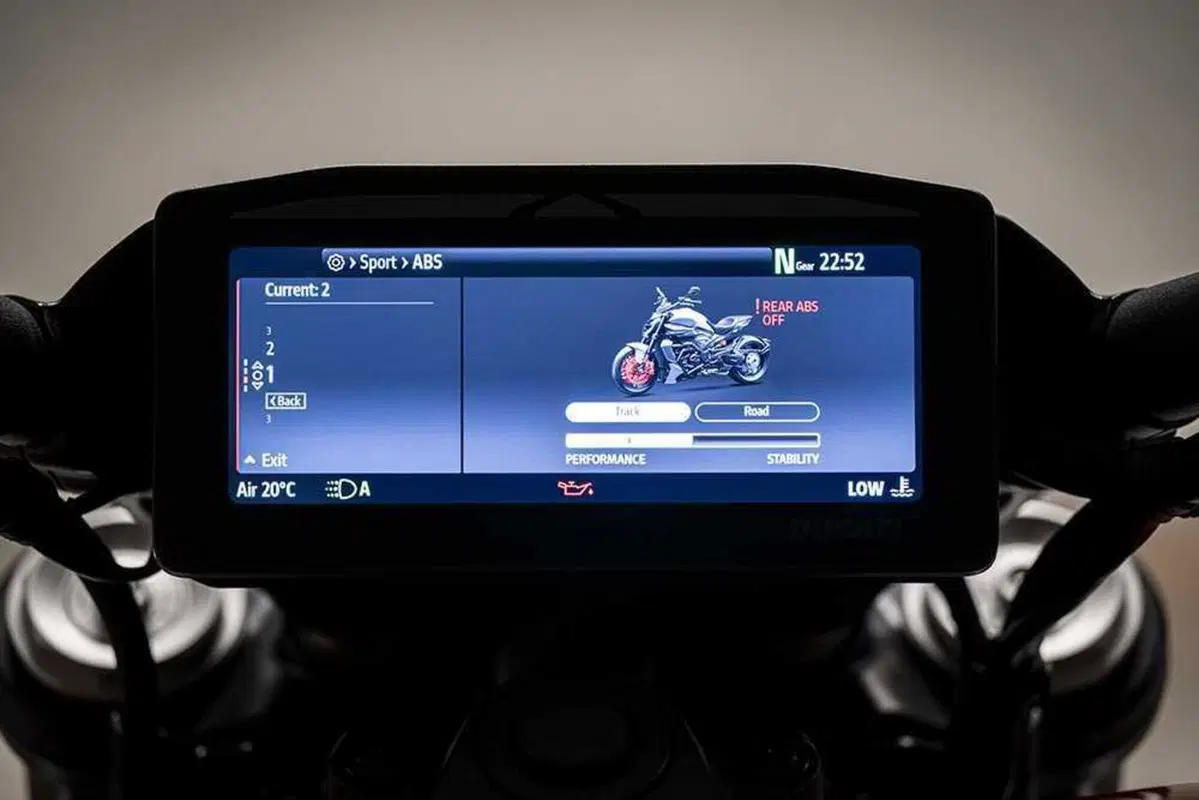 La cruiser da MotoGP! Abbiamo guidato la nuova Ducati XDiavel V4 [VIDEO] (137)