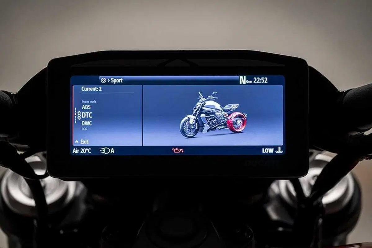 La cruiser da MotoGP! Abbiamo guidato la nuova Ducati XDiavel V4 [VIDEO] (138)