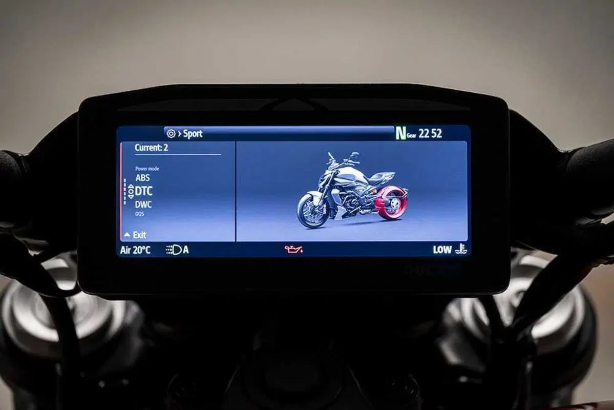 La cruiser da MotoGP! Abbiamo guidato la nuova Ducati XDiavel V4 [VIDEO] (139)