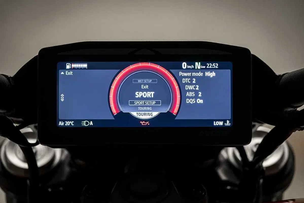 La cruiser da MotoGP! Abbiamo guidato la nuova Ducati XDiavel V4 [VIDEO] (141)