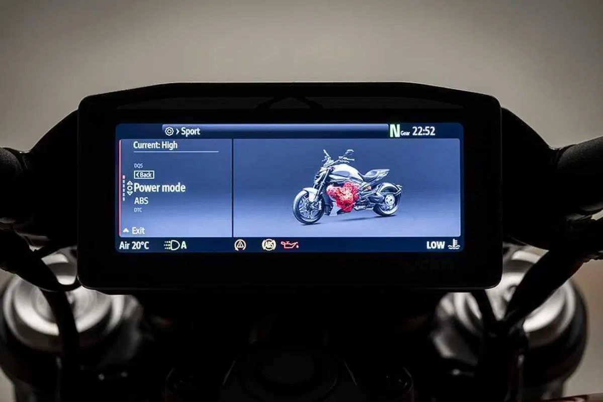 La cruiser da MotoGP! Abbiamo guidato la nuova Ducati XDiavel V4 [VIDEO] (142)