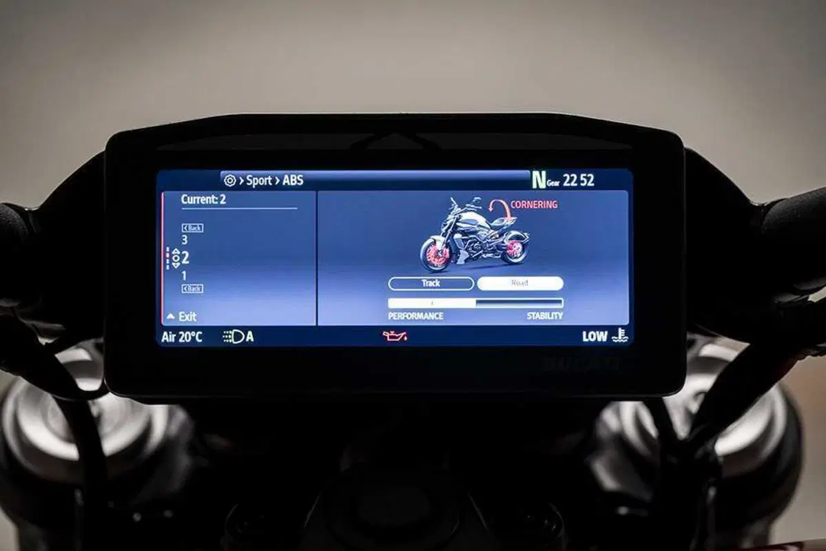 La cruiser da MotoGP! Abbiamo guidato la nuova Ducati XDiavel V4 [VIDEO] (144)