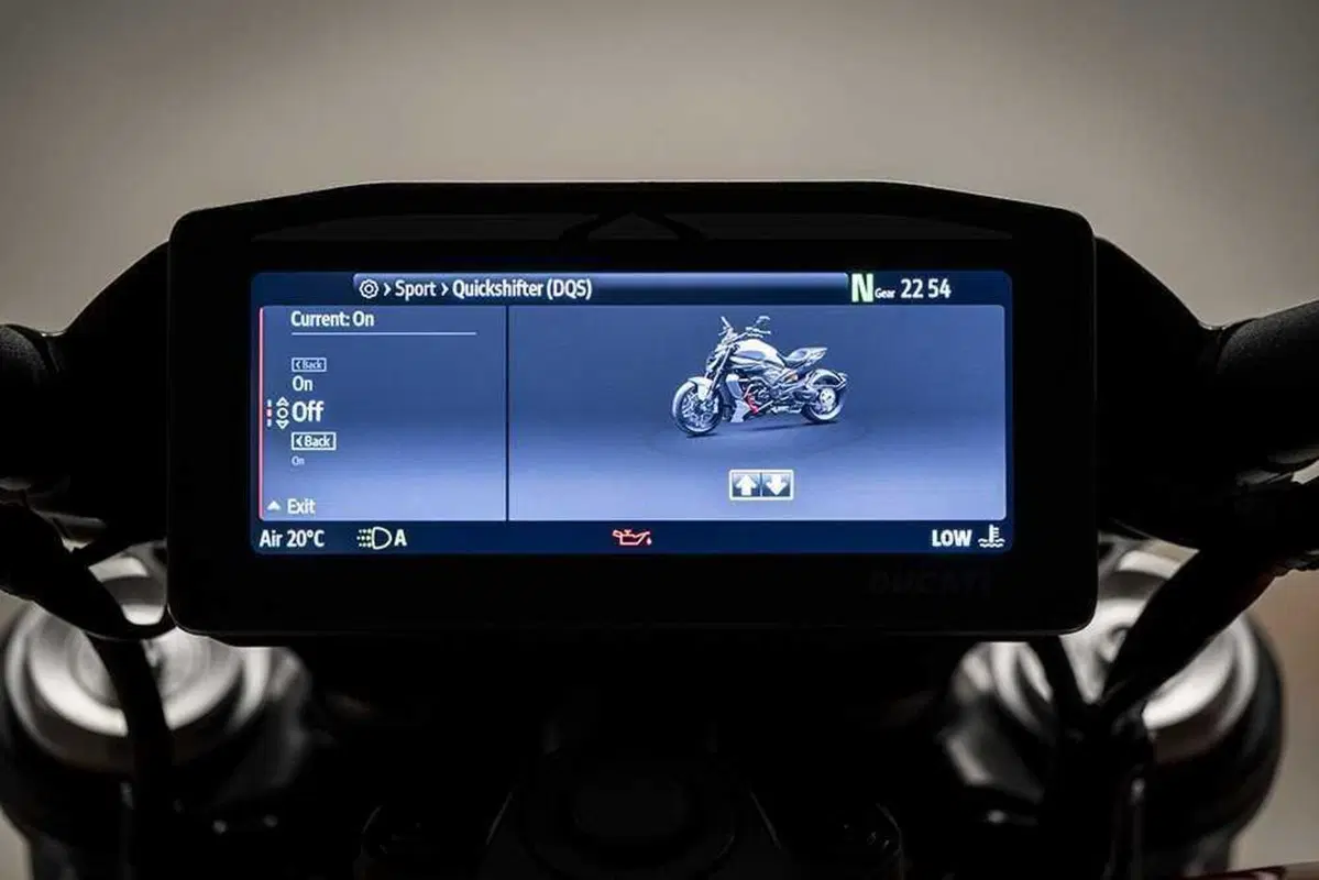 La cruiser da MotoGP! Abbiamo guidato la nuova Ducati XDiavel V4 [VIDEO] (147)