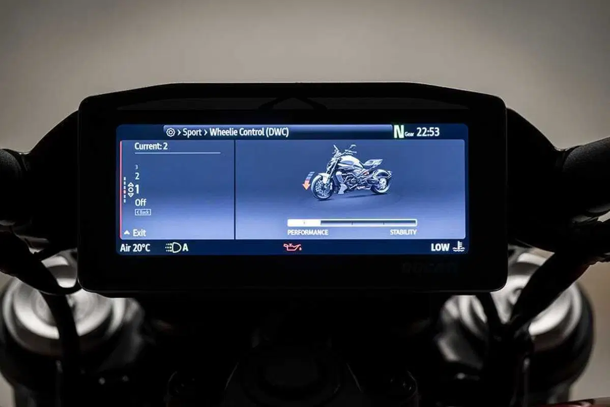 La cruiser da MotoGP! Abbiamo guidato la nuova Ducati XDiavel V4 [VIDEO] (150)