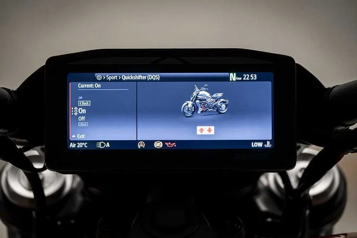 La cruiser da MotoGP! Abbiamo guidato la nuova Ducati XDiavel V4 [VIDEO] (152)