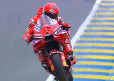 MotoGP 2025. GP di Francia. FP1: si riparte da Marc Marquez 1°! Poi Brad Binder, il fratello Alex e Pecco Bagnaia [RISULTATI]