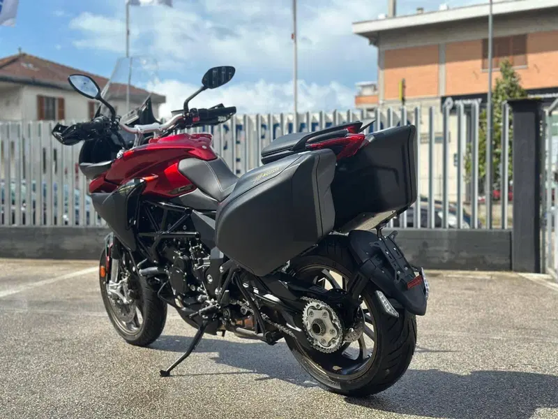 MV Agusta Turismo Veloce 800 Lusso SCS (2021 - 26) (7)