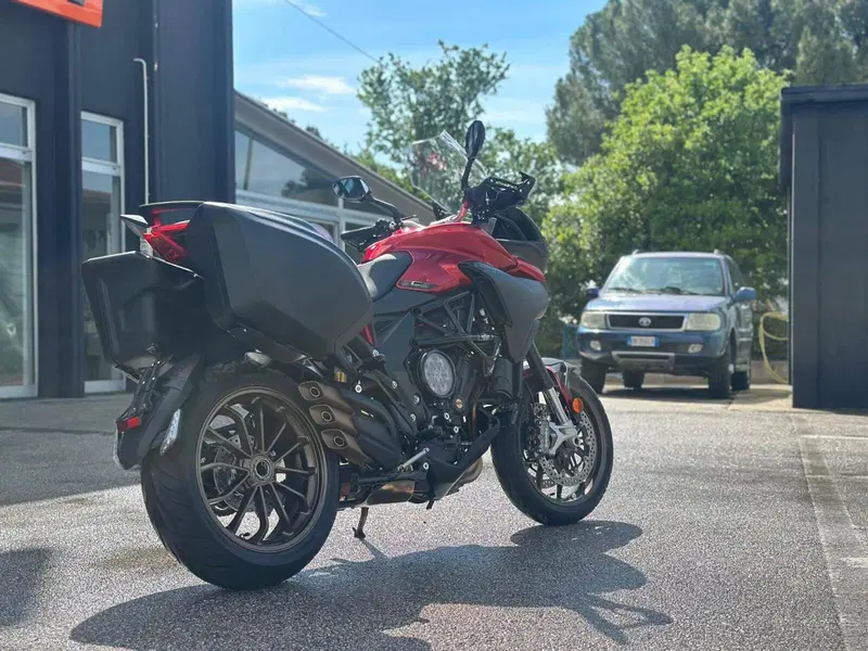 MV Agusta Turismo Veloce 800 Lusso SCS (2021 - 26) (8)