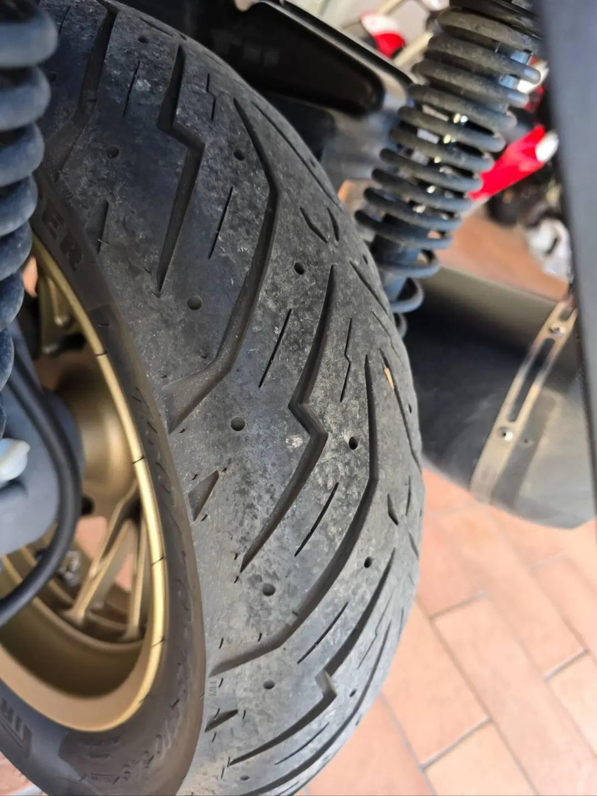 Yamaha X-Max 400 Tech Max (2020) (9)