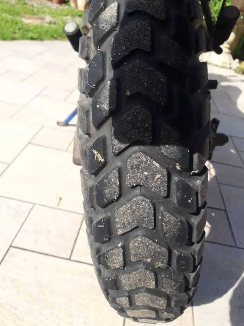 Suzuki DR 650 R (2)