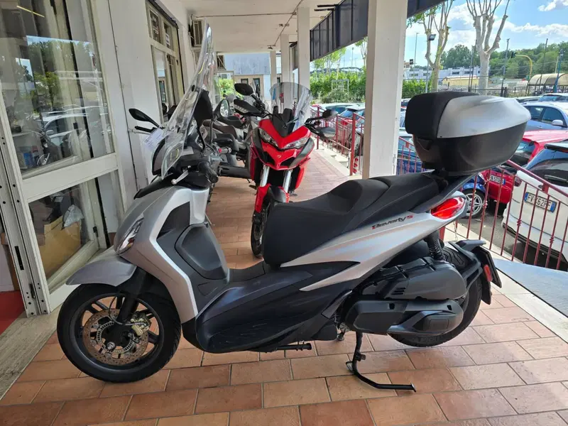 Piaggio Beverly 400 S ABS-ASR (2021 - 24) (2)