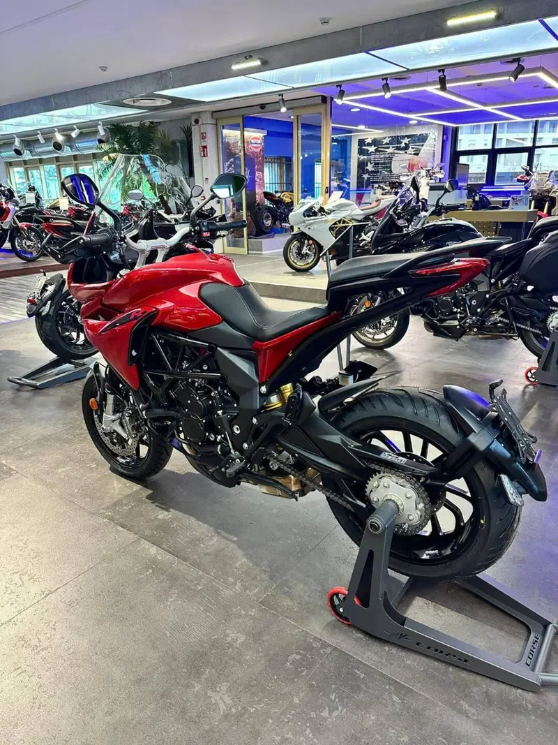 MV Agusta Turismo Veloce 800 R (2023 - 26) (3)