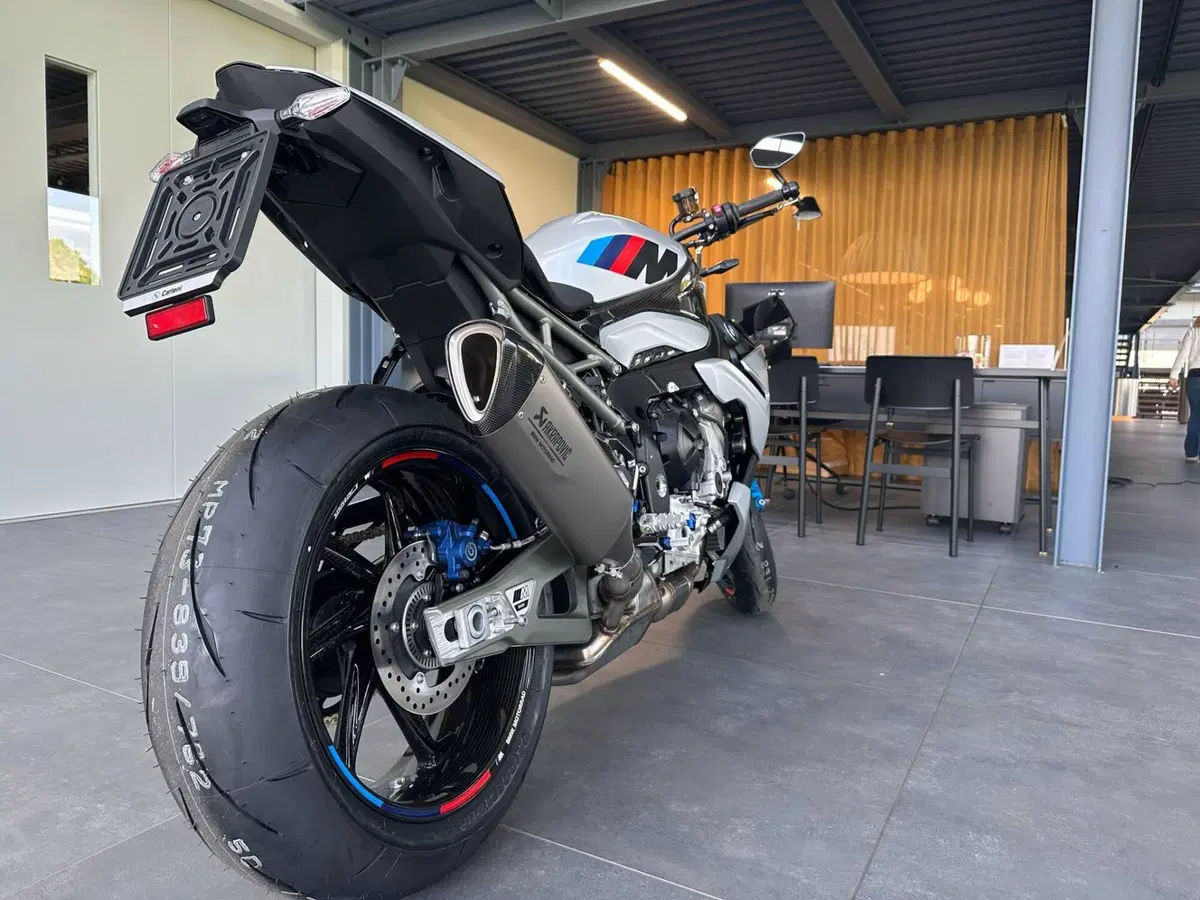 Bmw M 1000 R (2025 - 26) (3)