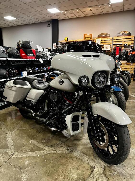 Harley-Davidson 117 Street Glide (2018 - 20) - FLHXSE