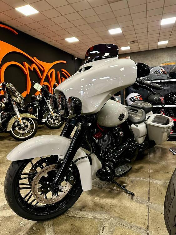 Harley-Davidson 117 Street Glide (2018 - 20) - FLHXSE (4)
