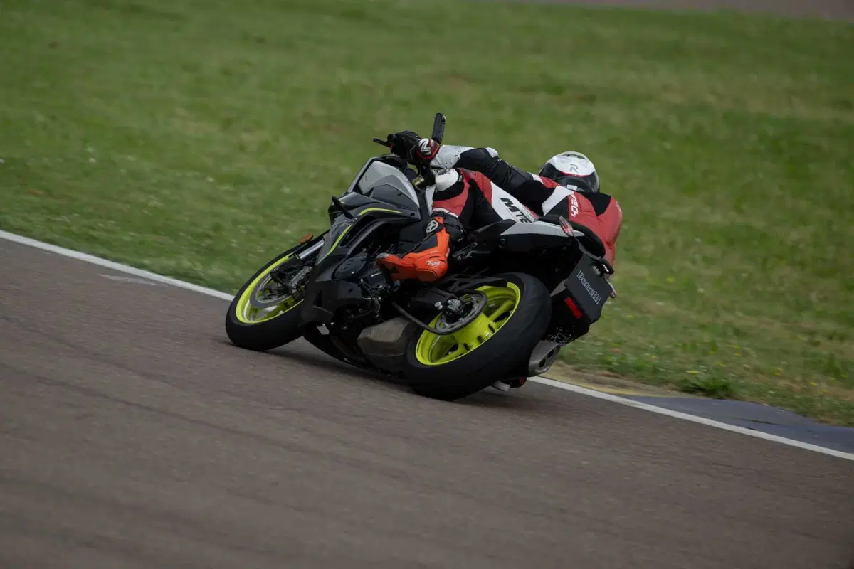 Benelli Tornado 550 2025: test in pista, pro e contro [VIDEO E GALLERY] (73)