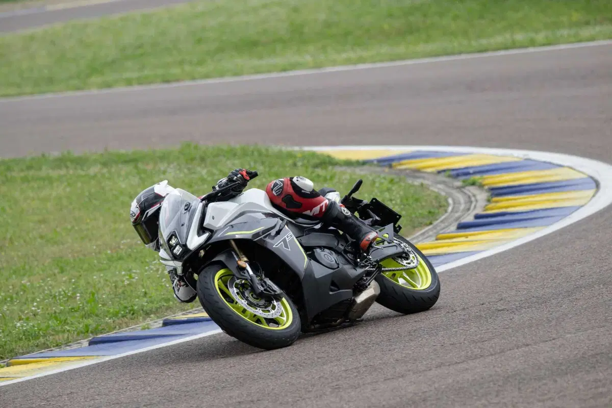Benelli Tornado 550 2025: test in pista, pro e contro [VIDEO E GALLERY] (80)