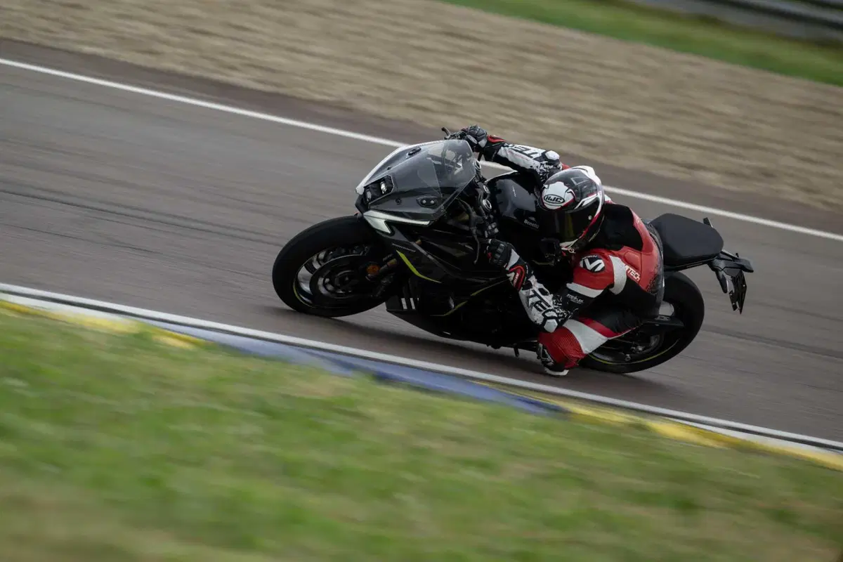 Benelli Tornado 550 2025: la prova in pista
