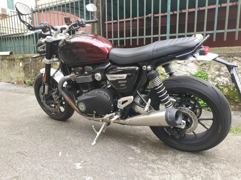 Triumph Speed Twin 1200 Stealth Edition (2024) (3)