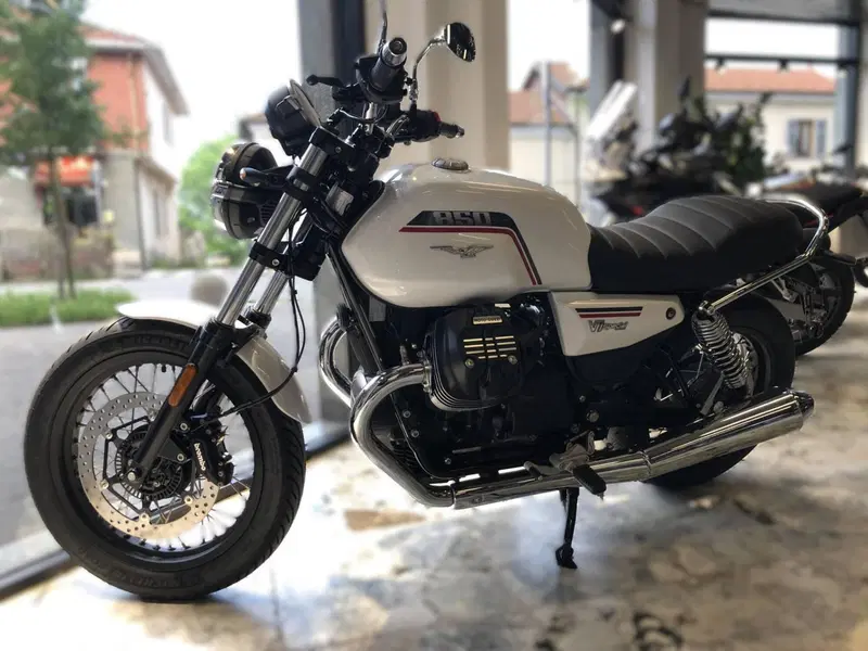 Moto Guzzi V7 Special (2025 - 26)