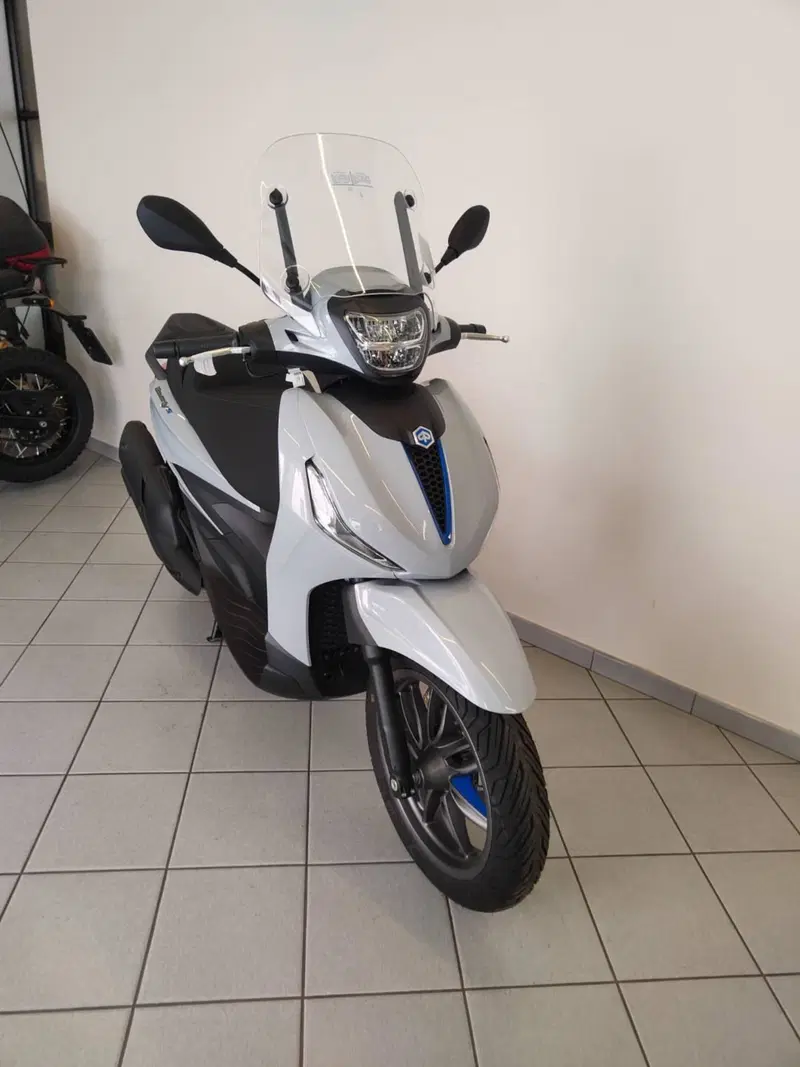 Piaggio Beverly 400 S (2025 - 26) (7)