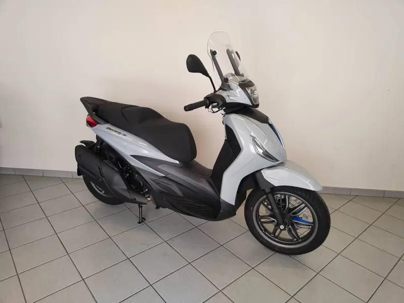 Piaggio Beverly 400 S (2025 - 26) (9)