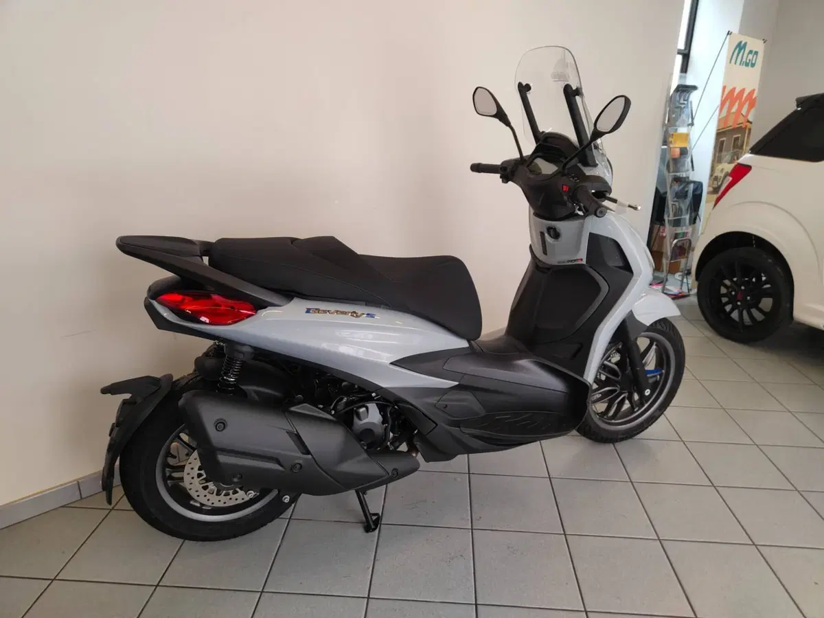 Piaggio Beverly 400 S (2025 - 26) (10)