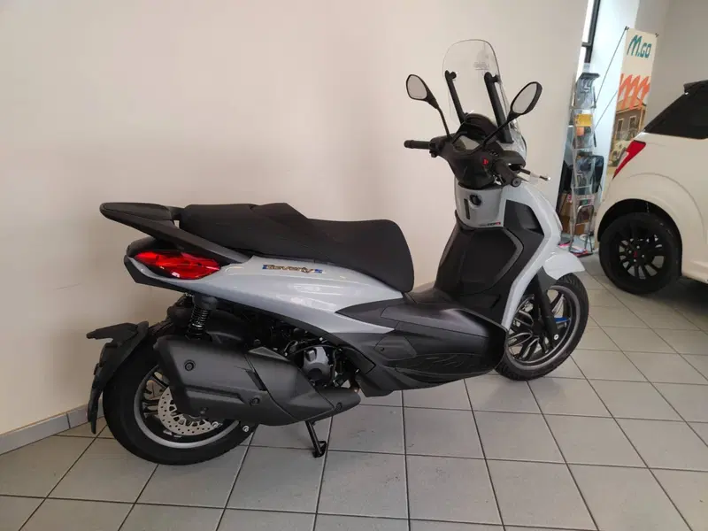 Piaggio Beverly 400 S (2025 - 26) (10)