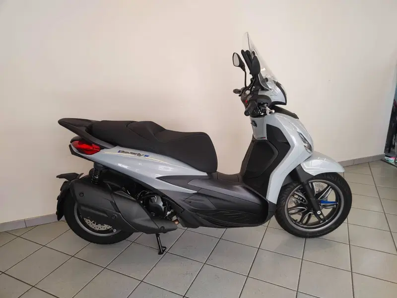 Piaggio Beverly 400 S (2025 - 26) (12)