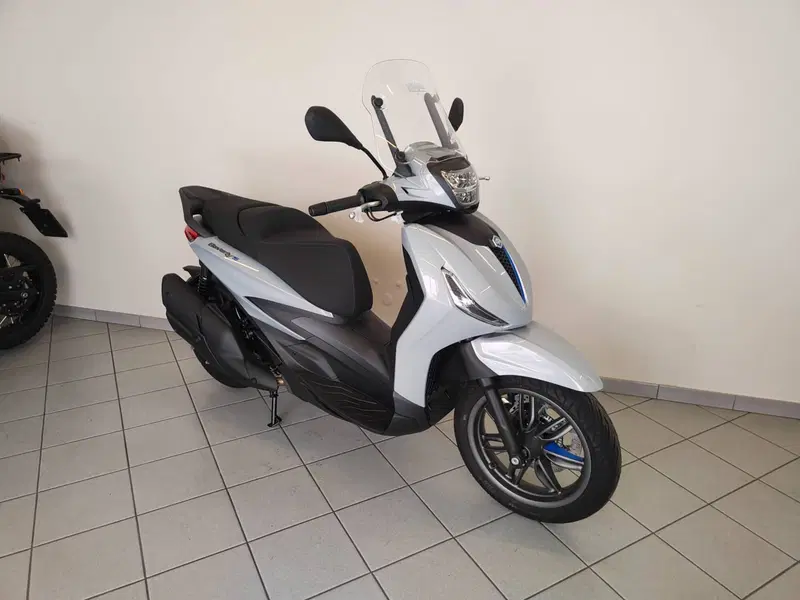 Piaggio Beverly 400 S (2025 - 26) (14)