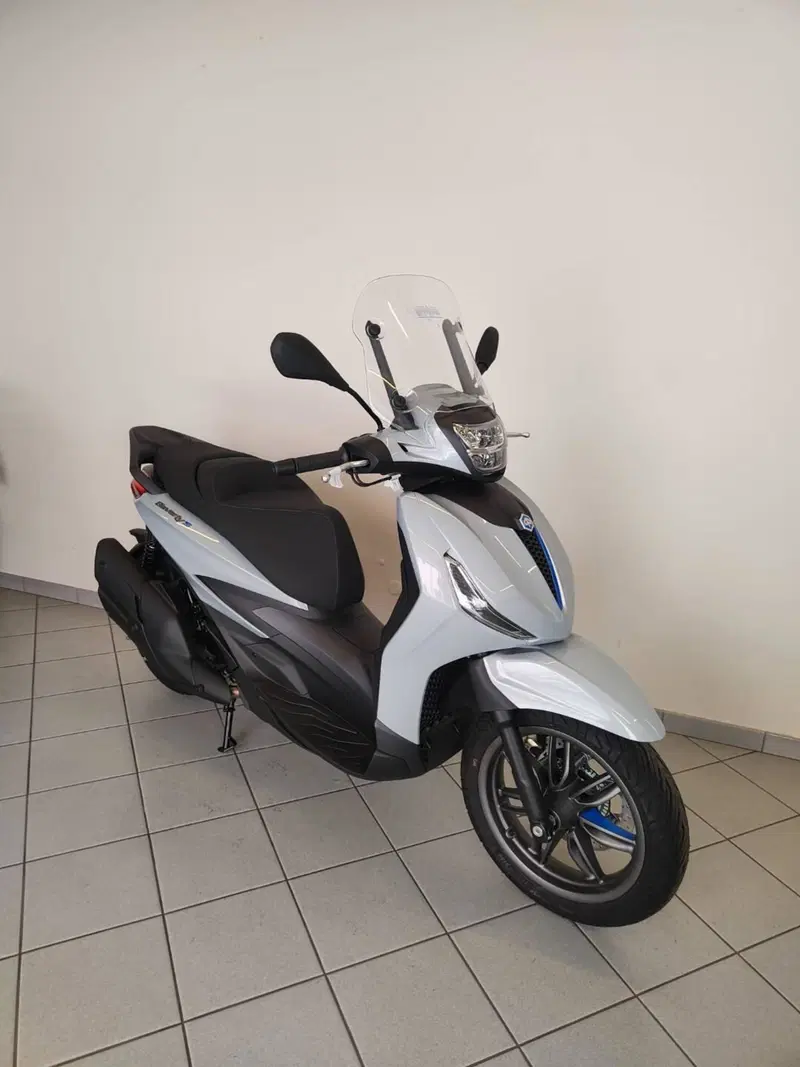 Piaggio Beverly 400 S (2025 - 26) (15)