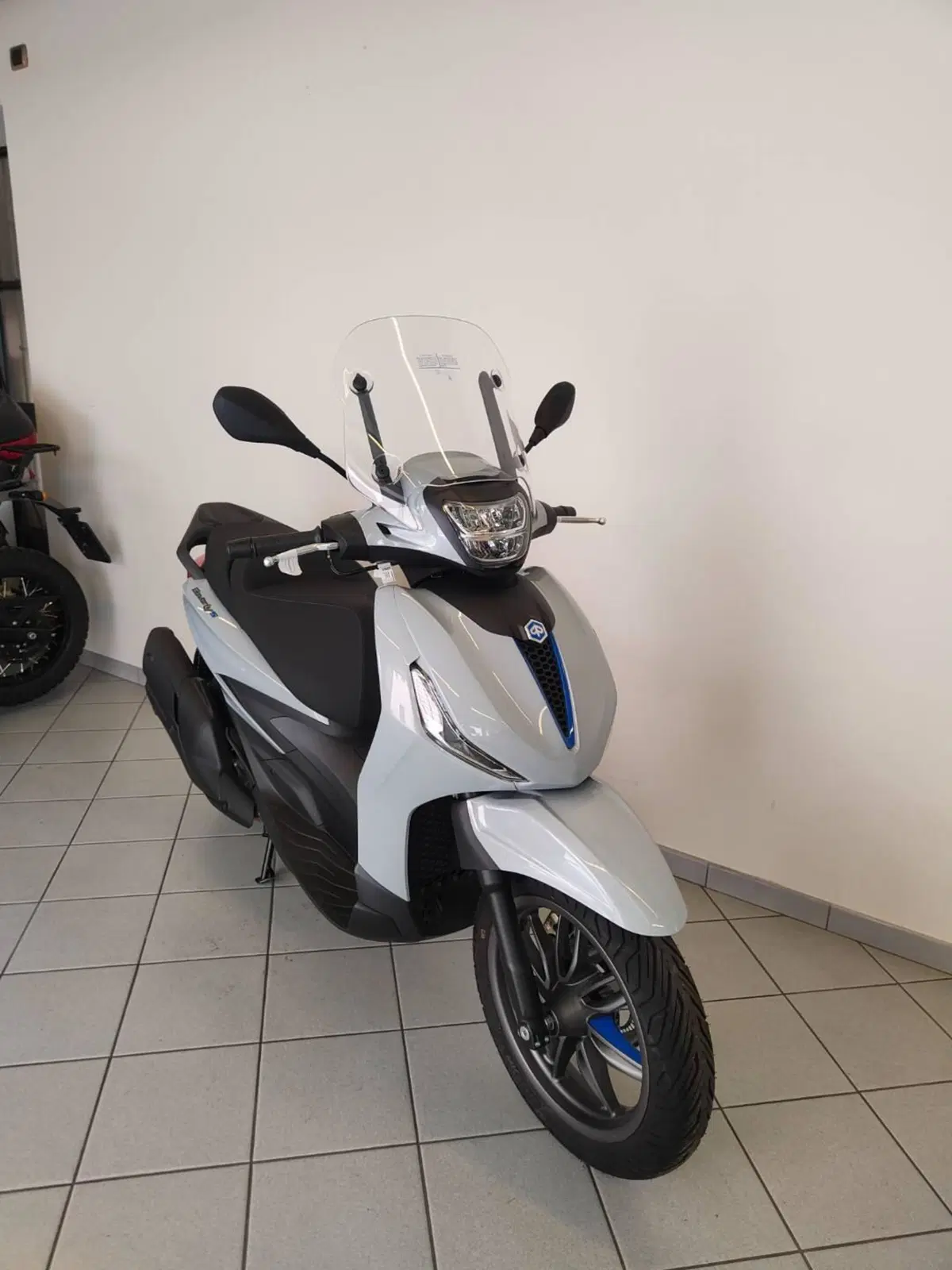 Piaggio Beverly 400 S (2025 - 26) (16)