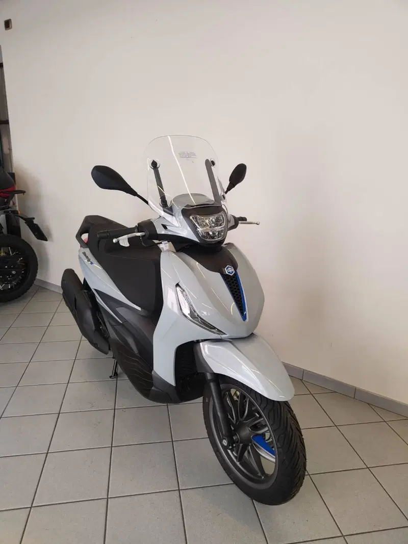 Piaggio Beverly 400 S (2025 - 26) (16)