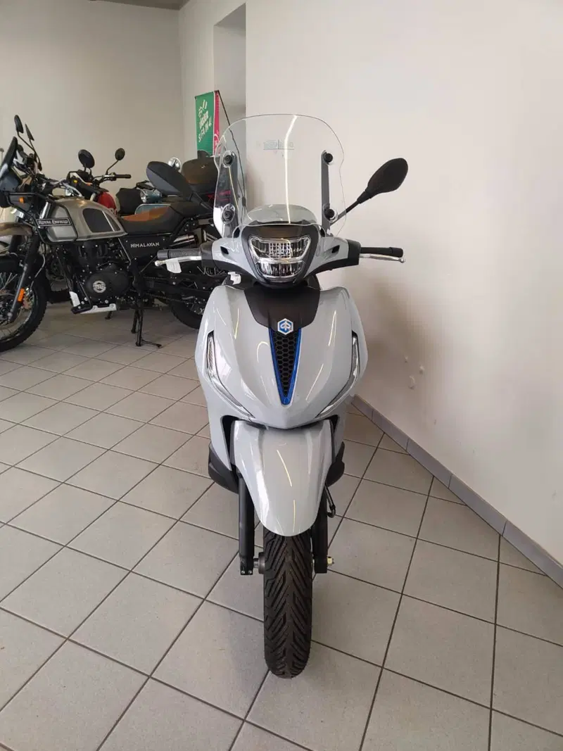 Piaggio Beverly 400 S (2025 - 26) (18)