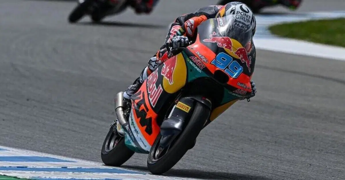 MotoGP 2025. GP di Francia. Moto3: contatto tra David Munoz e Joel Kelso all'ultima curva, vince Jos&eacute; Antonio Rueda!