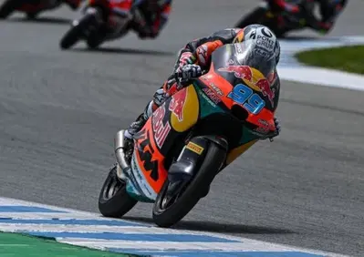 MotoGP 2025. GP di Francia. Moto3: contatto tra David Munoz e Joel Kelso all'ultima curva, vince José Antonio Rueda!
