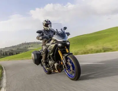 Yamaha Tracer 7 e Tracer 7 GT 2025: caratteristiche tecniche e prezzo delle MY 2025