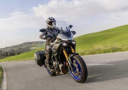 Yamaha Tracer 7 e Tracer 7 GT 2025: caratteristiche tecniche e prezzo delle MY 2025
