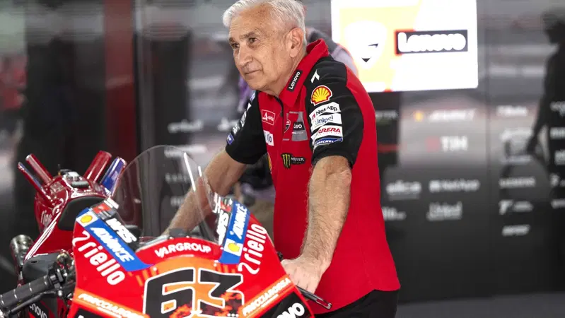 MotoGP 2025. GP di Francia. Davide Tardozzi: "Marc Marquez furbo a portare a casa il massimo. Pecco Bagnaia? Non pu&ograve; essersi dimenticato di come si va in moto"
