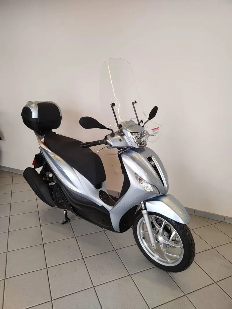 Piaggio Medley 200 (2025 - 26) (2)