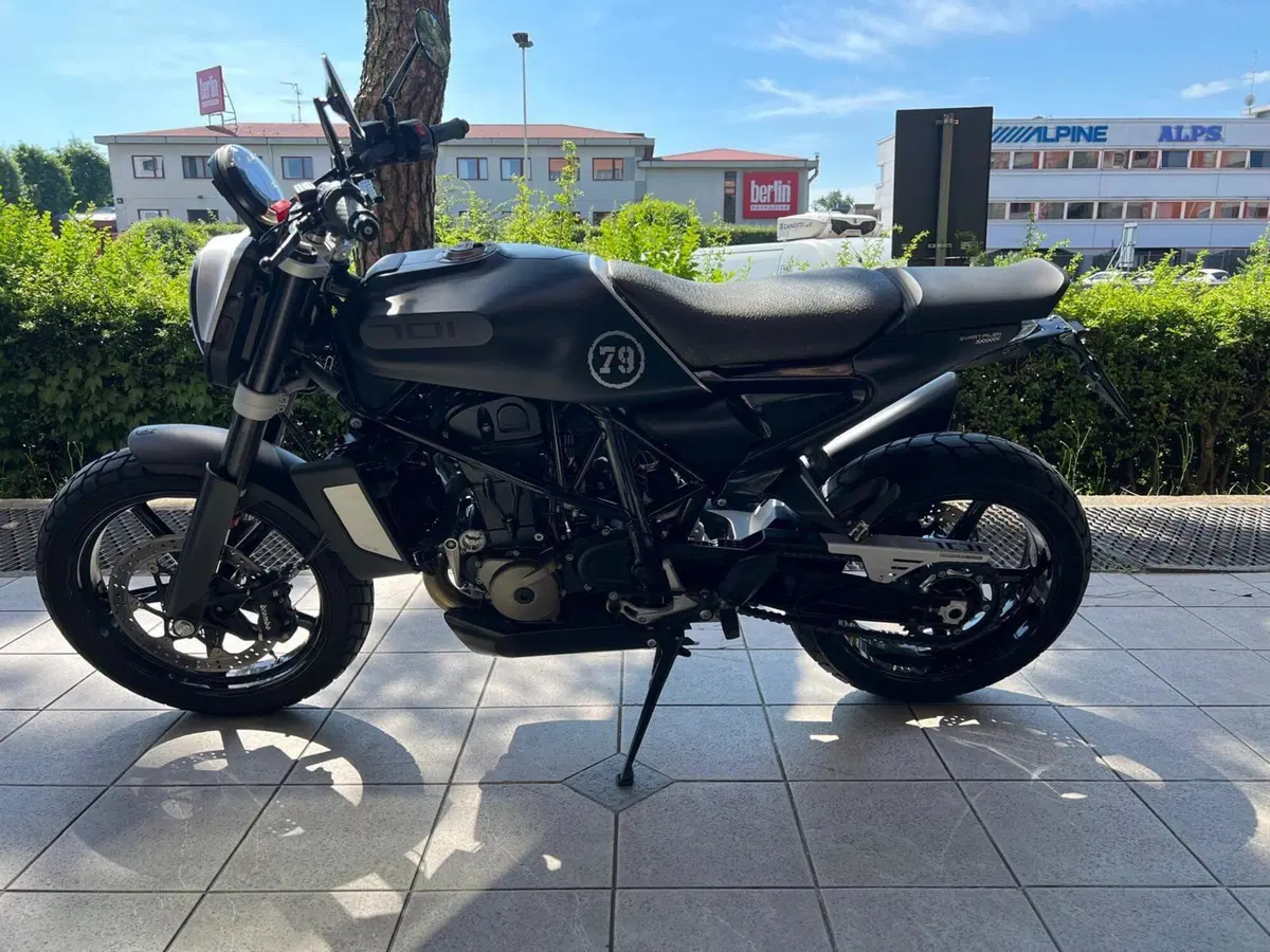 Husqvarna Svartpilen 701 (2020) (2)