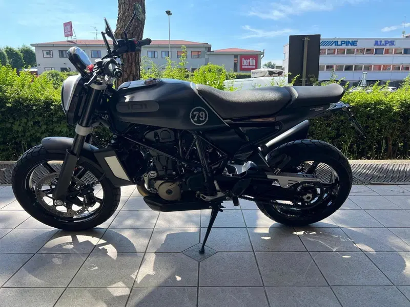 Husqvarna Svartpilen 701 (2020) (2)