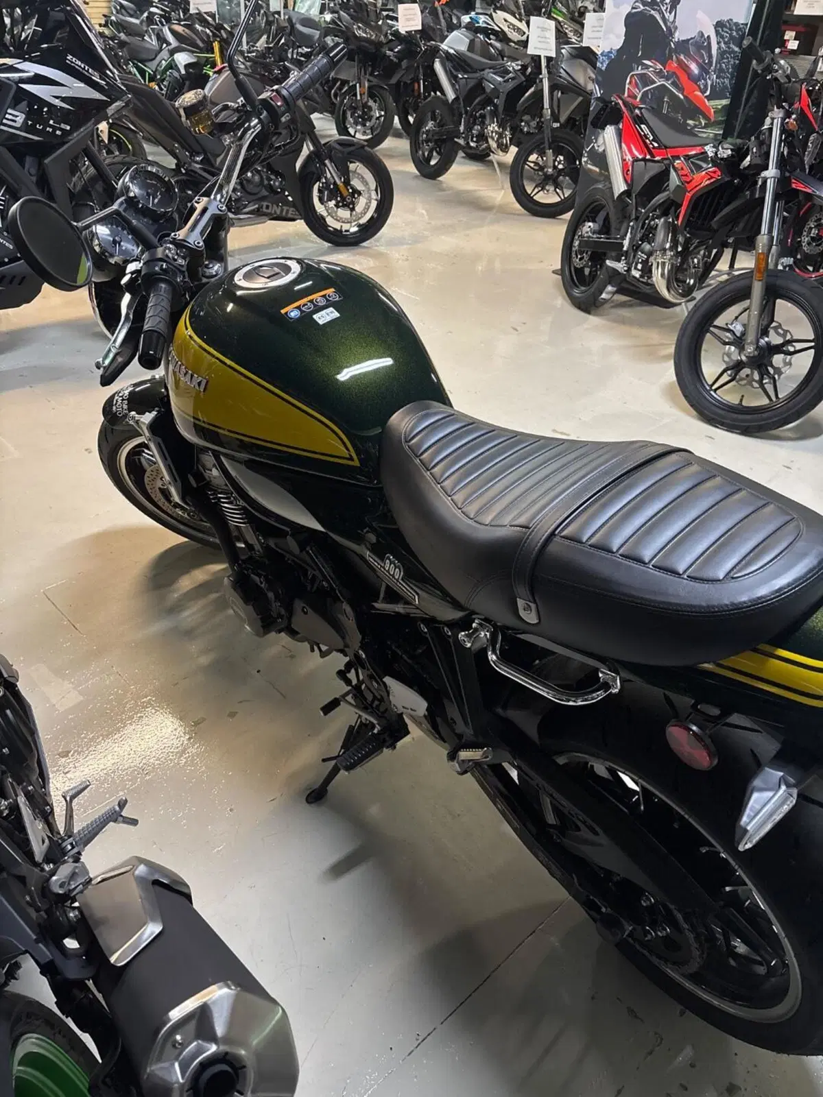 Kawasaki Z 900 RS (2022 - 25) (5)