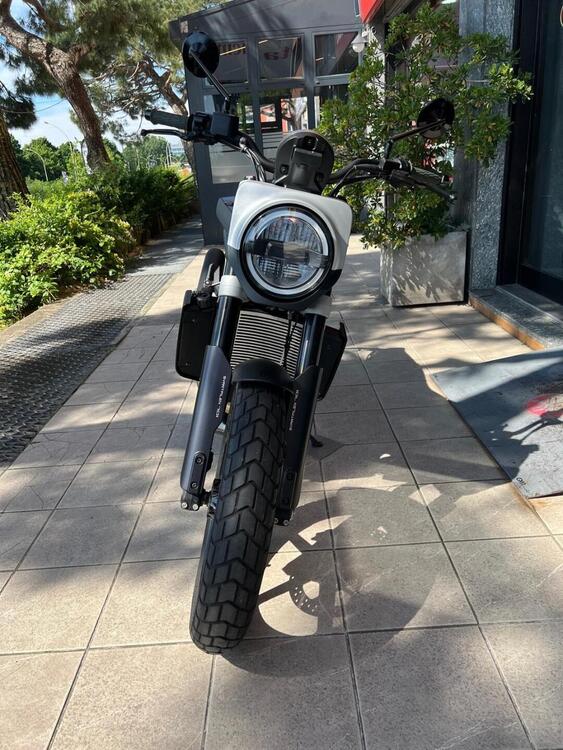 Husqvarna Svartpilen 701 (2020) (3)