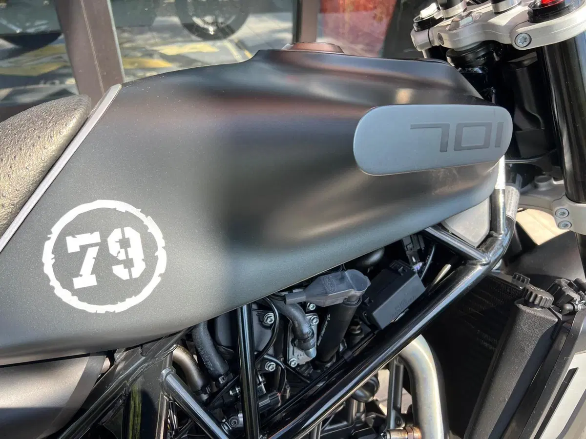 Husqvarna Svartpilen 701 (2020) (7)