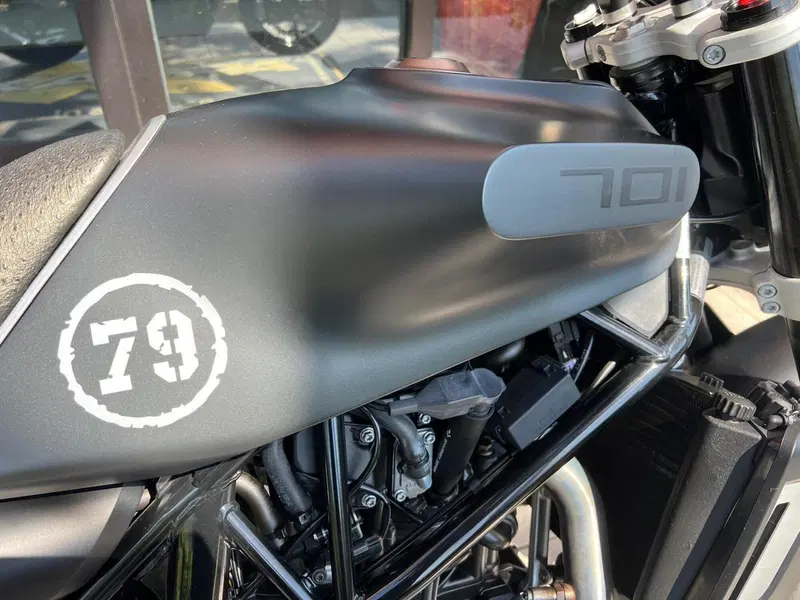 Husqvarna Svartpilen 701 (2020) (7)